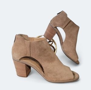 Lucky Brand Keight Tan Suede Cut out Sides Peep Toe Booties Size 9